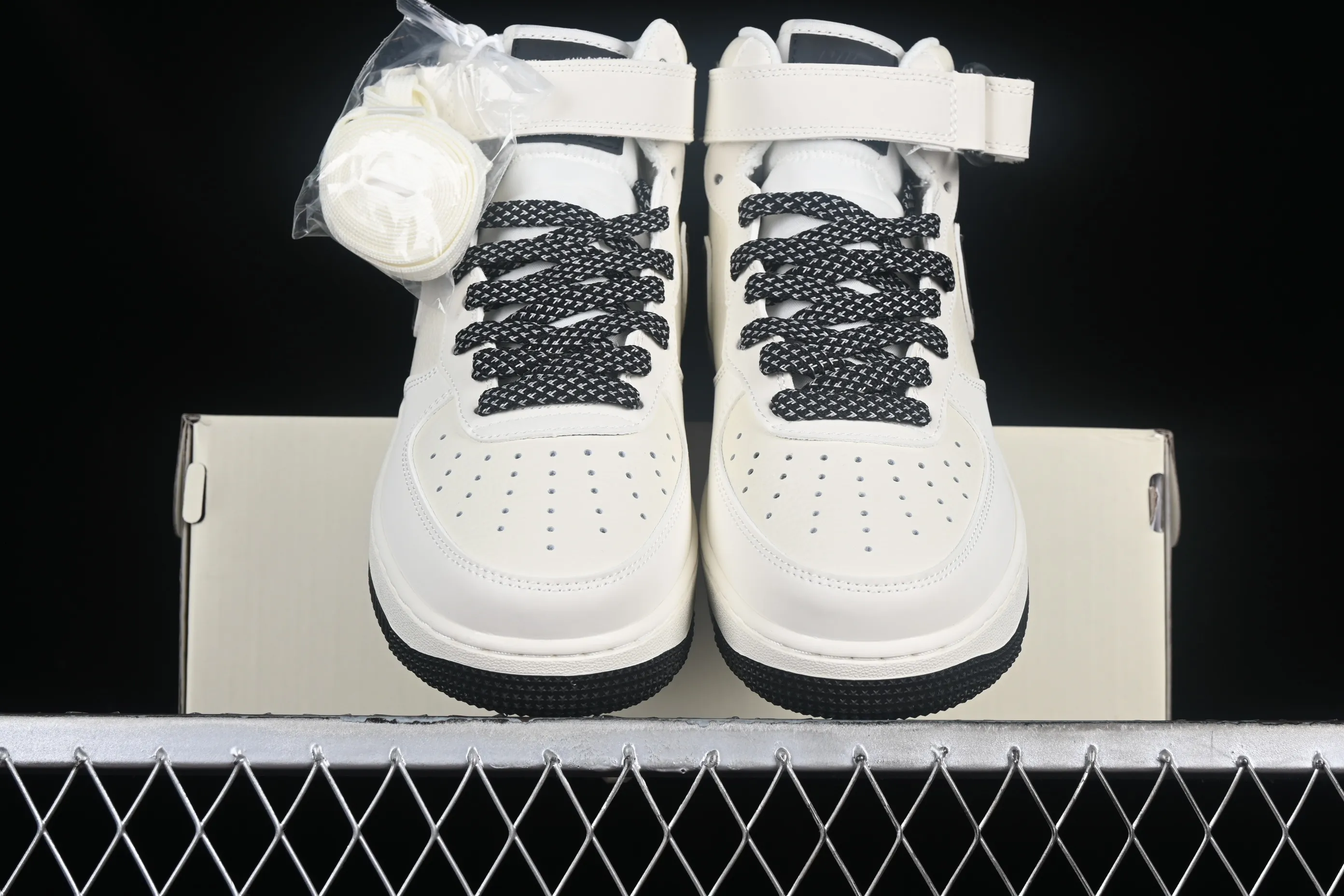 All categories Nk Air Force 1 Air Force series Nk Air Force 1 Mid Air Force mid-top Nk Air Force 1'07 Mid beige black hook Starry Air Force One mid-top casual sneakers SH0235-511